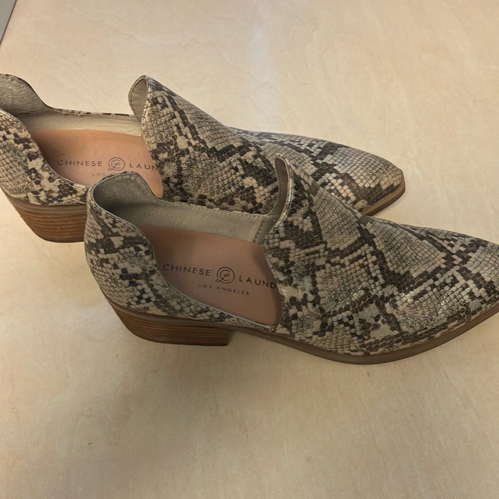 Snake skin slip on 9